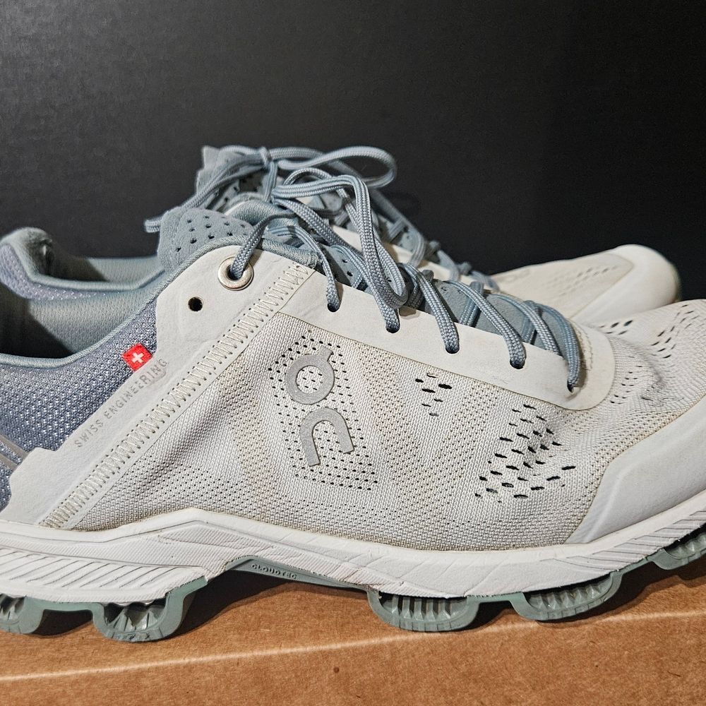 On Running Women’s Sneakers in Light Gray and White - Picture 4 of 10